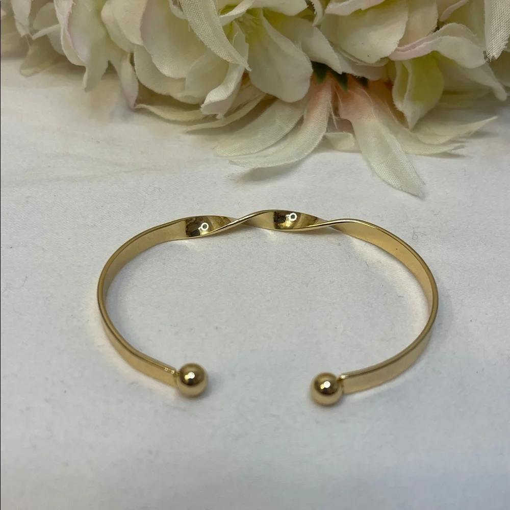 Cuff Bracelet Gold   - Unbranded